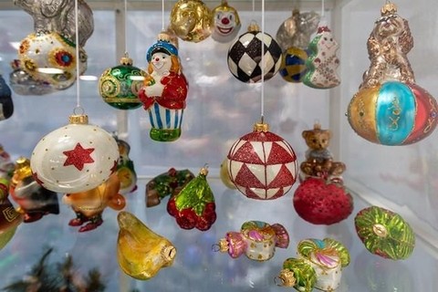 Выставка «В блеске ёлочных огней»