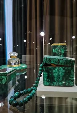 Обзорная экскурсия в Музее истории камнерезного и ювелирного искусства