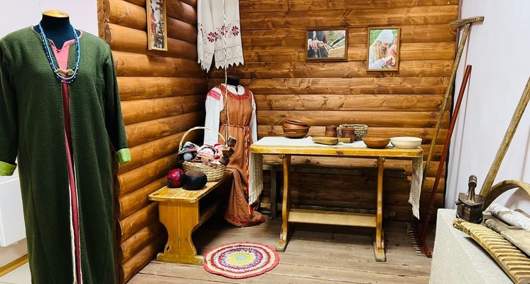 Программа «Двор, что город, изба, что терем»