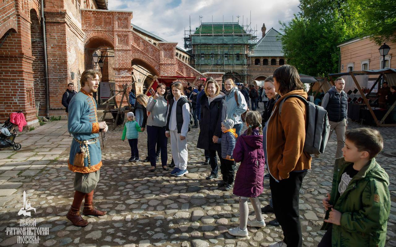 Обзорная экскурсия по Крутицкому Подворью с посещением выставки «Вертоград-Многоцветный»