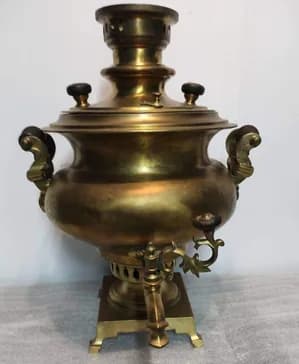 Выставка «Неслучайные традиции»