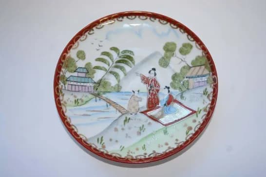 Выставка «Неслучайные традиции»