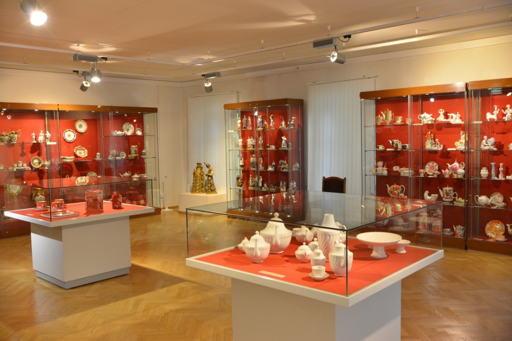 Авторская экскурсия «Из меня посуду тонкую…»