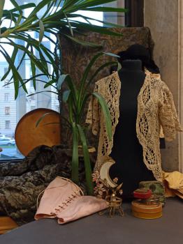 Выставка «Секреты старинного шкафа: петербургские моды эпохи модерна»