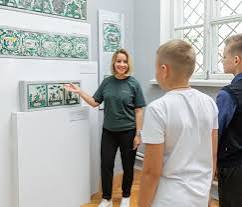 Экскурсия по выставке «Открытое хранение. Печи и изразцы»