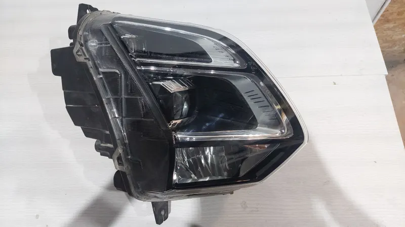Фара передняя правая Omoda C5