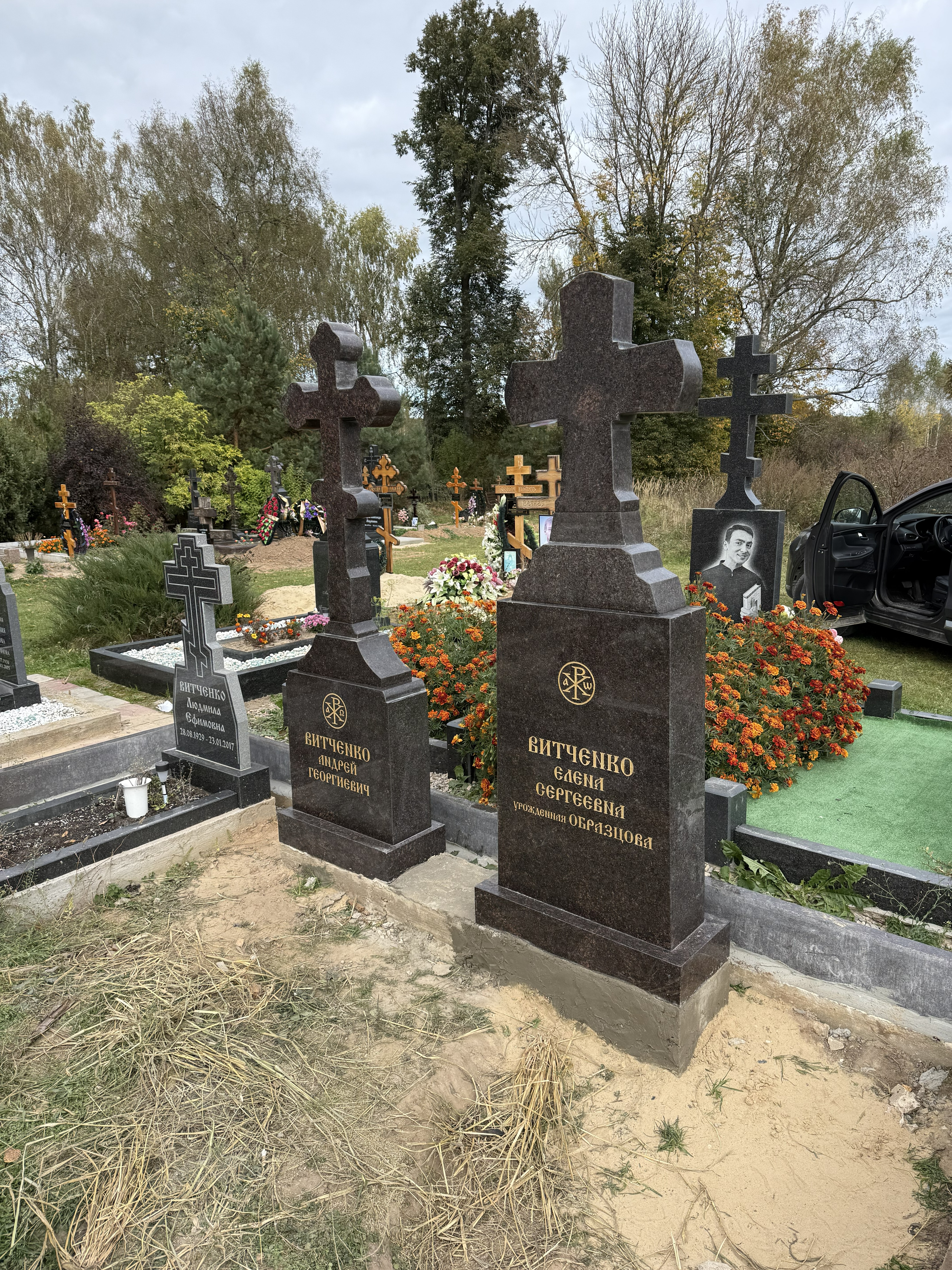 Парные памятники
