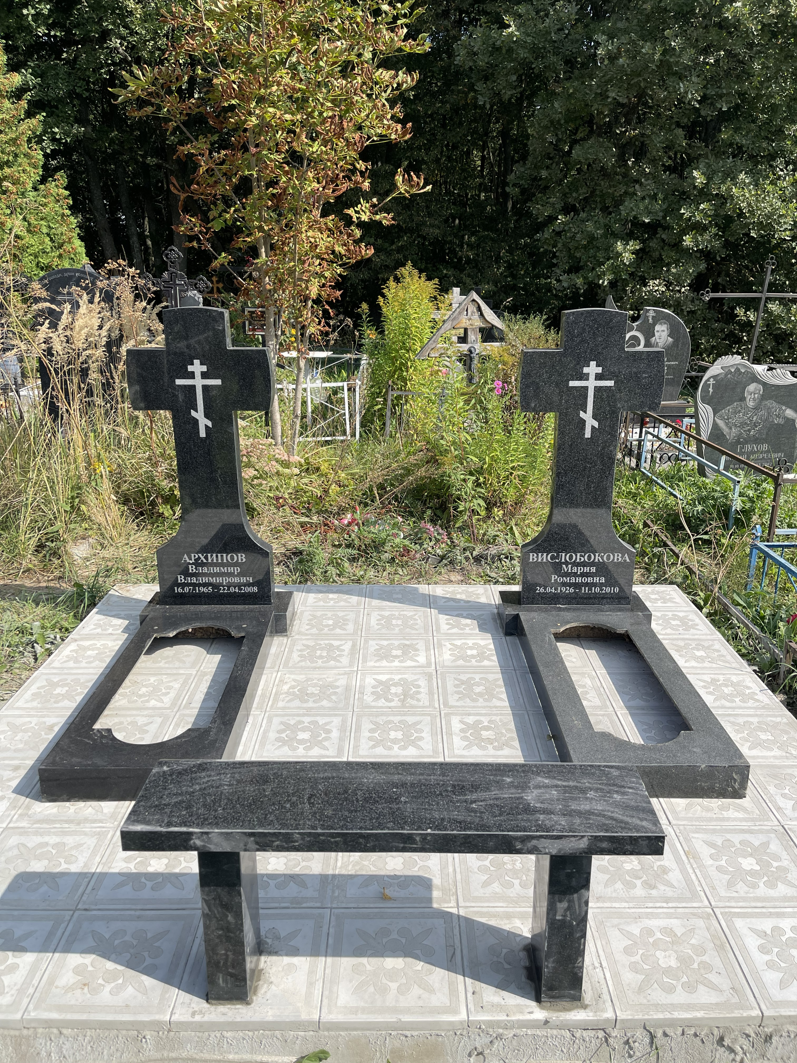 Парные кресты из гранита