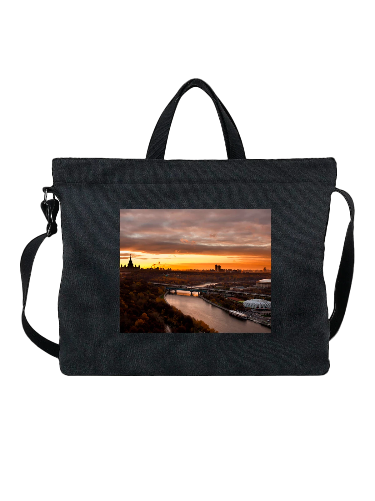 Сумка чёрная с принтом Страна Река в центре города вечерняя москва — путешествия по городам — Чёрная, фото 1