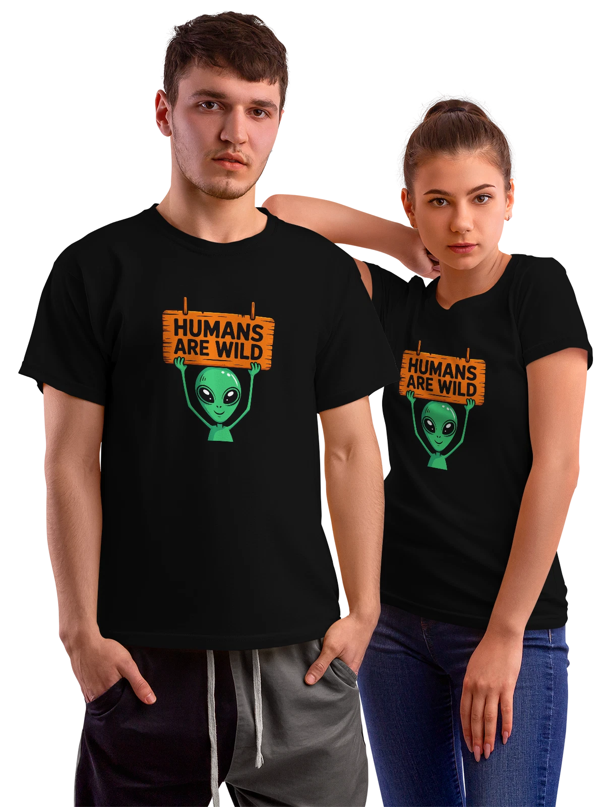 Футболка Зелёный инопланетянин с табличкой Humans Are Wild чёрная с принтом — космос — Чёрная, фото 1