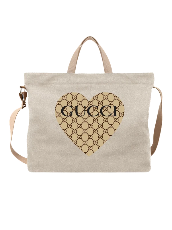 Сумка Gucci с монограммой GG на бежевом фоне — Белая, фото 1