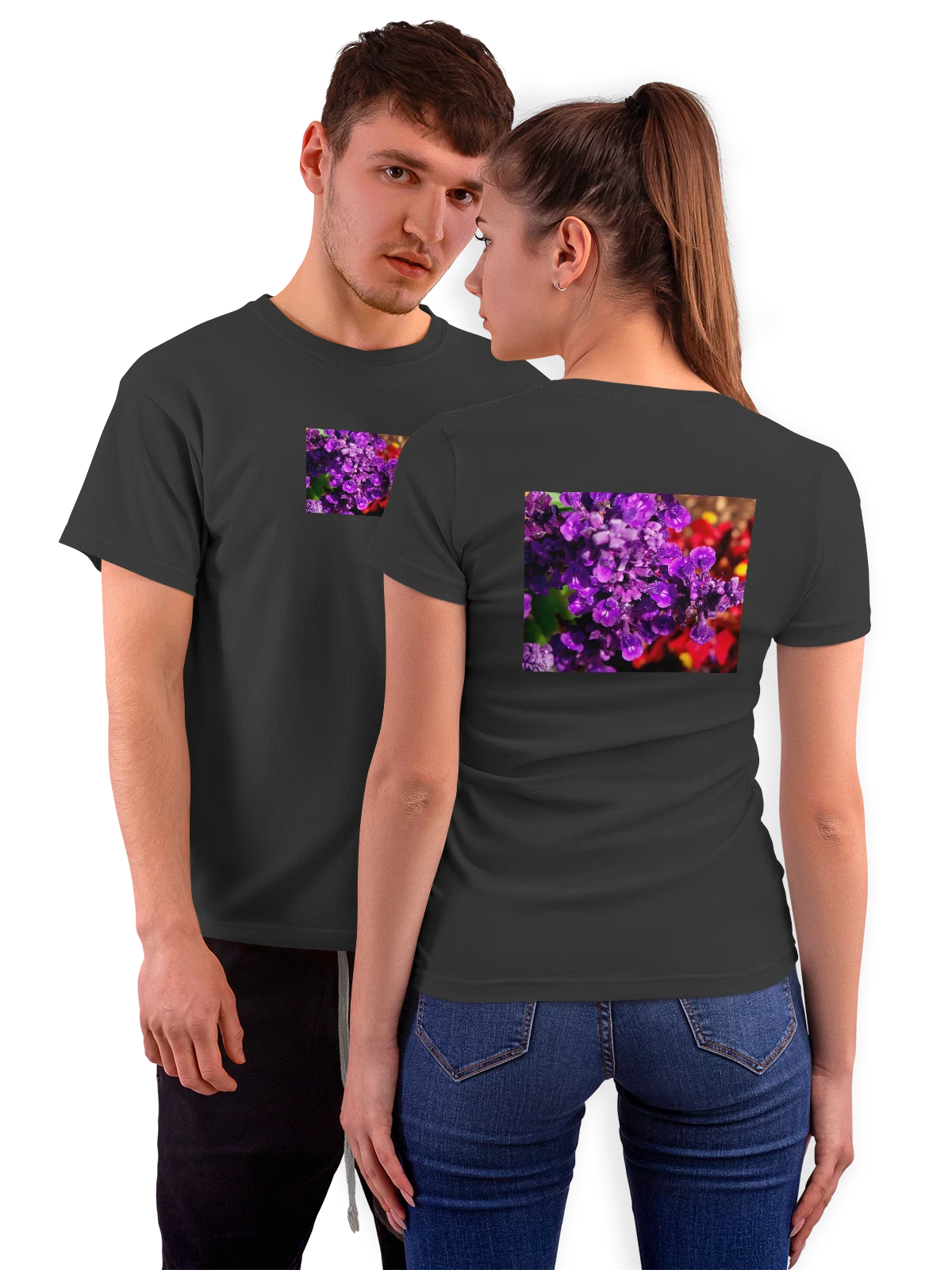 Футболка Цветы Фиолетовые чёрная с принтом на спине — флористика — Чёрная, фото 1