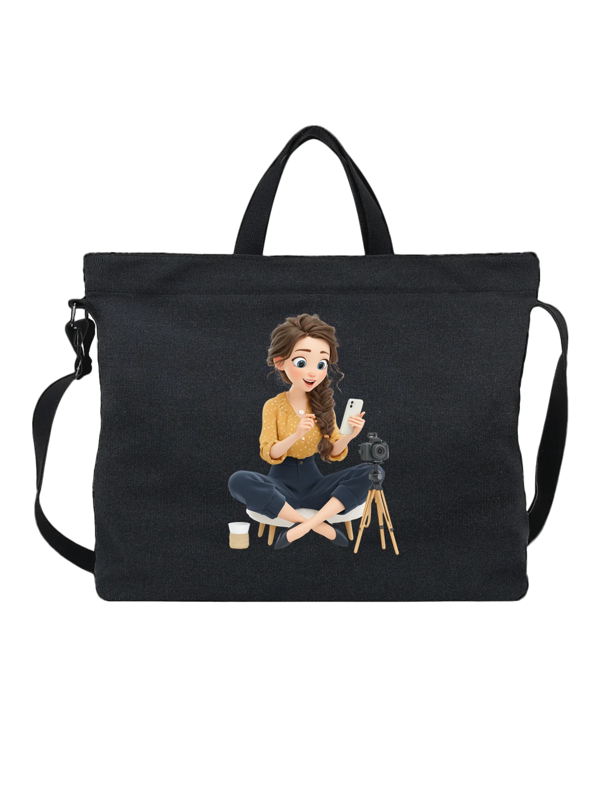 Сумка чёрная с принтом Girl blogger со смартфоном и камерой на штативе — сидящая девушка — Чёрная, фото 1