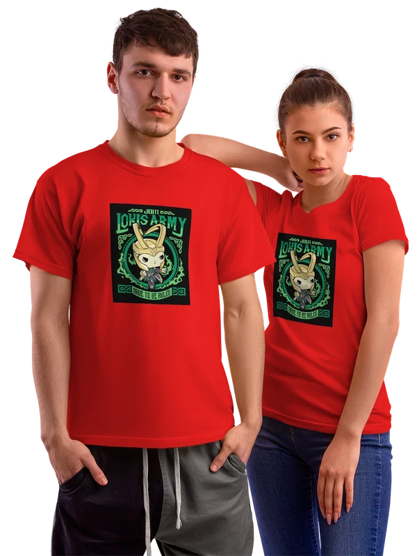 Футболка Локи chibi с рогатым шлемом на стадионе — Красная, фото 1