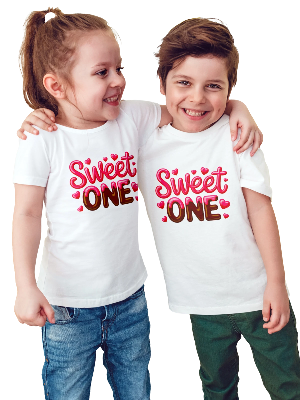 Футболка детская Sweet One с сердцами и розовой надписью белая с принтом — валентинка — Белая, фото 1