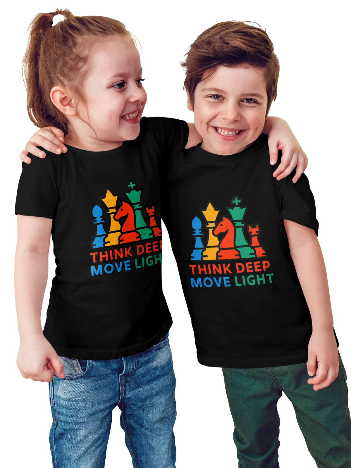 Футболка детская Шахматный конь THINK DEEP MOVE LIGHT чёрная с принтом — пешка — Чёрная, фото 1