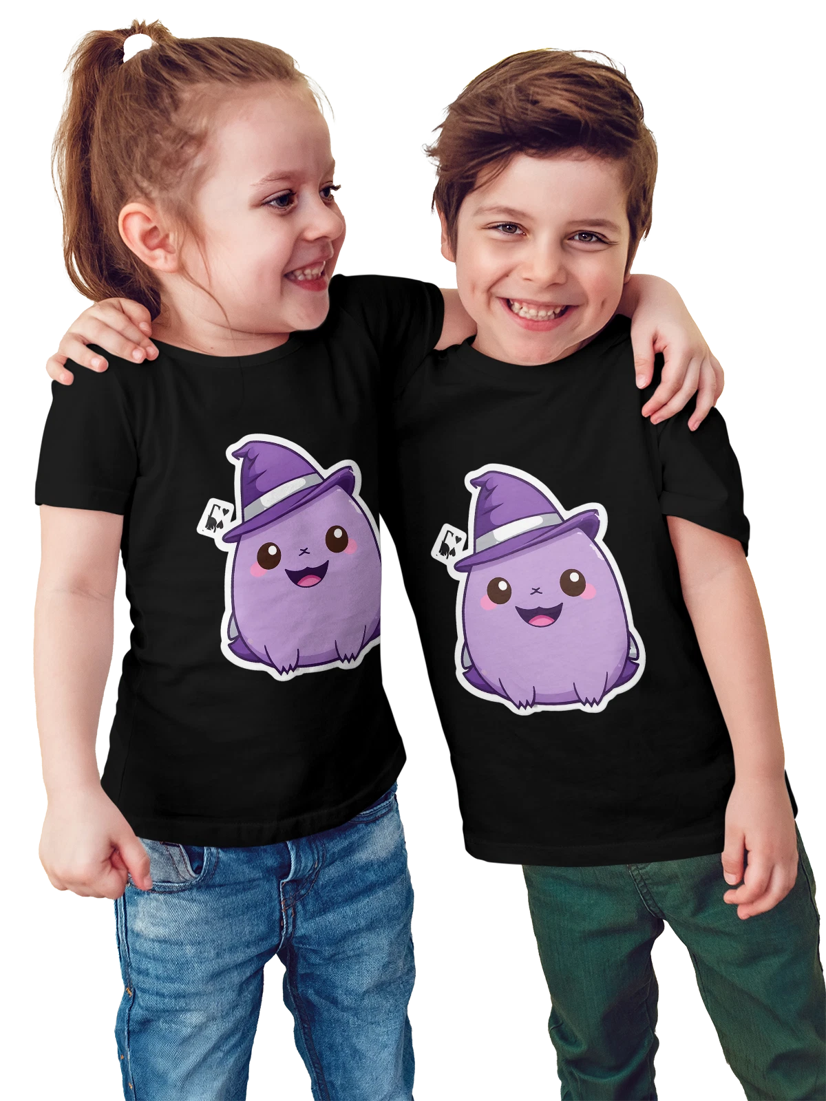 Футболка детская Фиолетовый кот в шляпе ведьмы чёрная с принтом — kawaii — Чёрная, фото 1