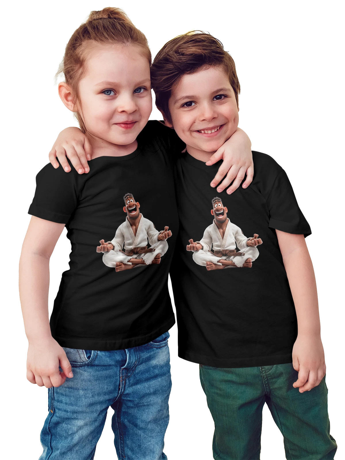 Футболка детская Мультяшный герой в белом кимоно медитирует чёрная с принтом — персонаж в боевом кимоно — Чёрная, фото 1