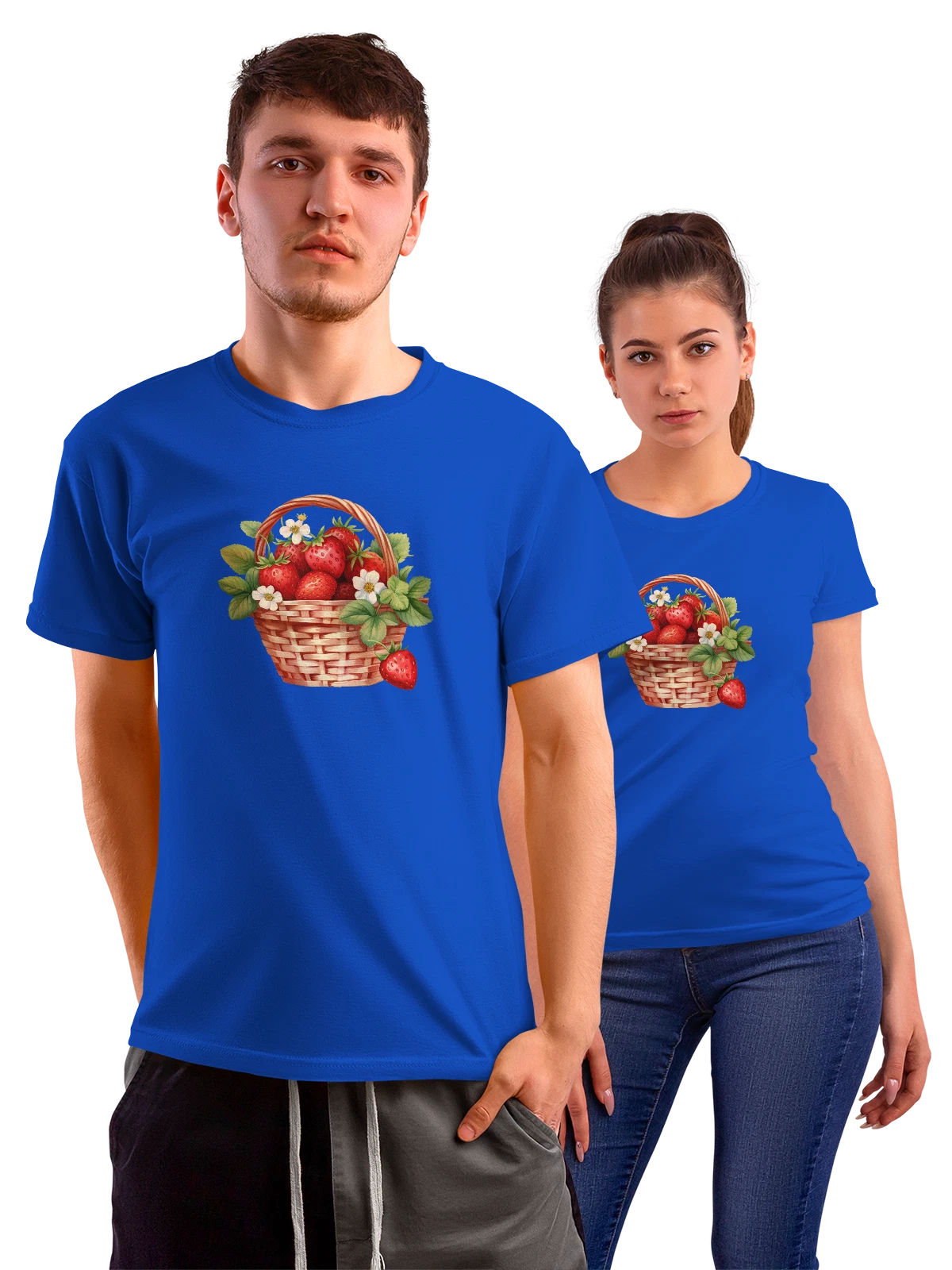 Футболка Корзина со спелой клубникой и цветами среди цветов синяя с принтом — белые цветы — Синяя, фото 1