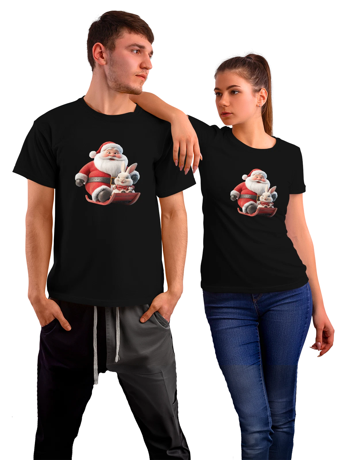 Футболка Санта Клаус с белым кроликом на санях чёрная с принтом — красные сани — Чёрная, фото 1