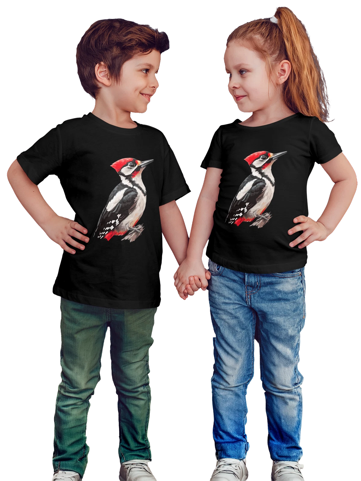 Футболка детская Дятел с красным хохолком на ветке чёрная с принтом — клюв — Чёрная, фото 1